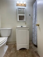 1518 Diamond St in Anderson, CA - Foto de edificio - Building Photo