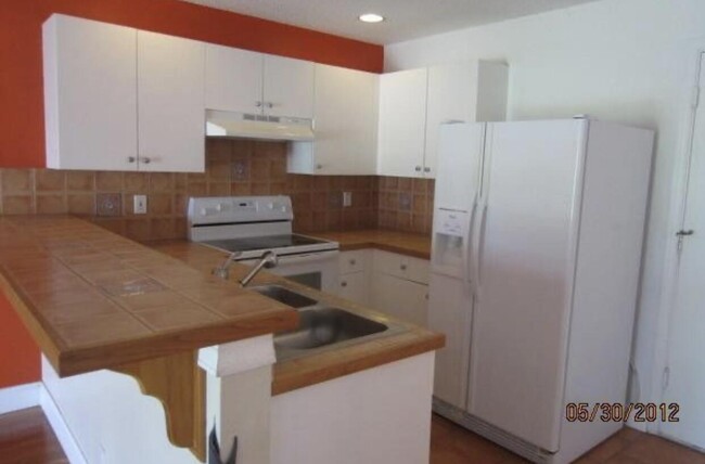 5267 Pine Meadows Rd in Greenacres, FL - Building Photo - Building Photo