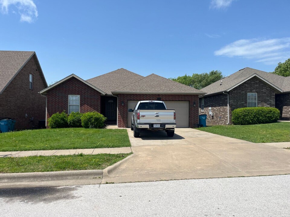 3509 Juniper in Springfield, MO - Building Photo