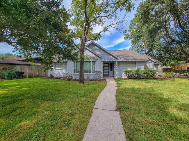 5402 Ariel St in Houston, TX - Foto de edificio - Building Photo