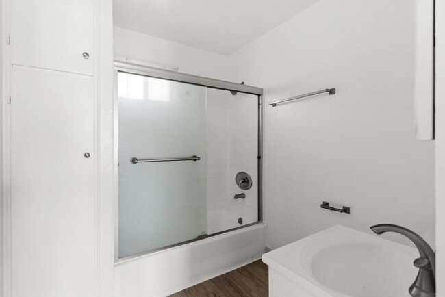 727 Olive Ave in Long Beach, CA - Building Photo - Building Photo