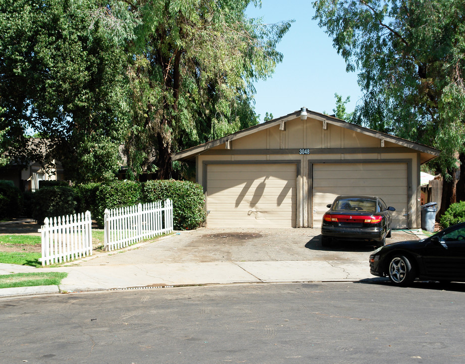 3048 W Saginaw Way in Fresno, CA - Building Photo