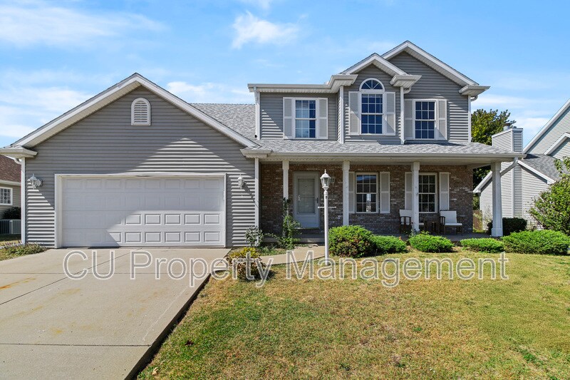 819 Bluegrass Ln in Champaign, IL - Building Photo