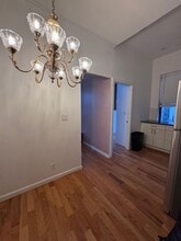 124-14 Metropolitan Ave in Queens, NY - Foto de edificio - Building Photo