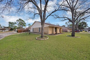 1611 Celeste Ct in Arlington, TX - Building Photo