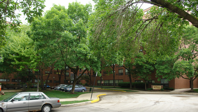 Oaks Dearborn Park in Chicago, IL - Foto de edificio - Building Photo