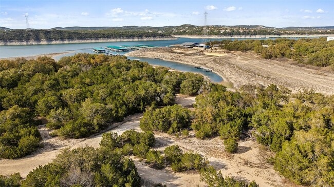 17210 W Beach Rd in Austin, TX - Foto de edificio - Building Photo