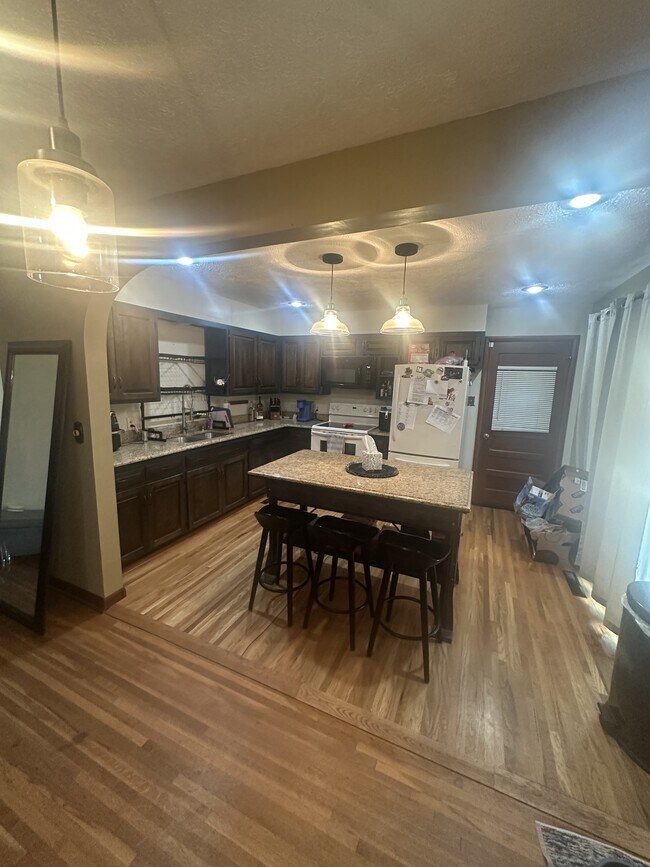 1212 W Fultz St in Wichita, KS - Building Photo - Building Photo