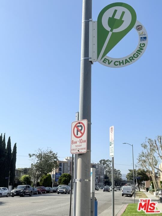 2618 S Barrington Ave in Los Angeles, CA - Building Photo - Building Photo