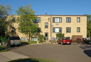 658 Greenbrier St in St. Paul, MN - Building Photo - Building Photo