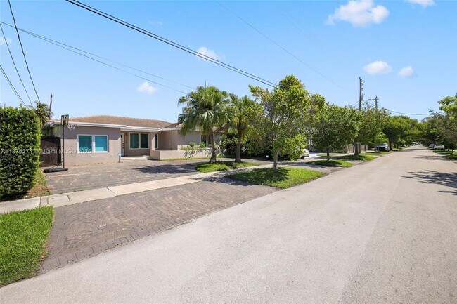 1681 Daytonia Rd in Miami, FL - Building Photo - Building Photo