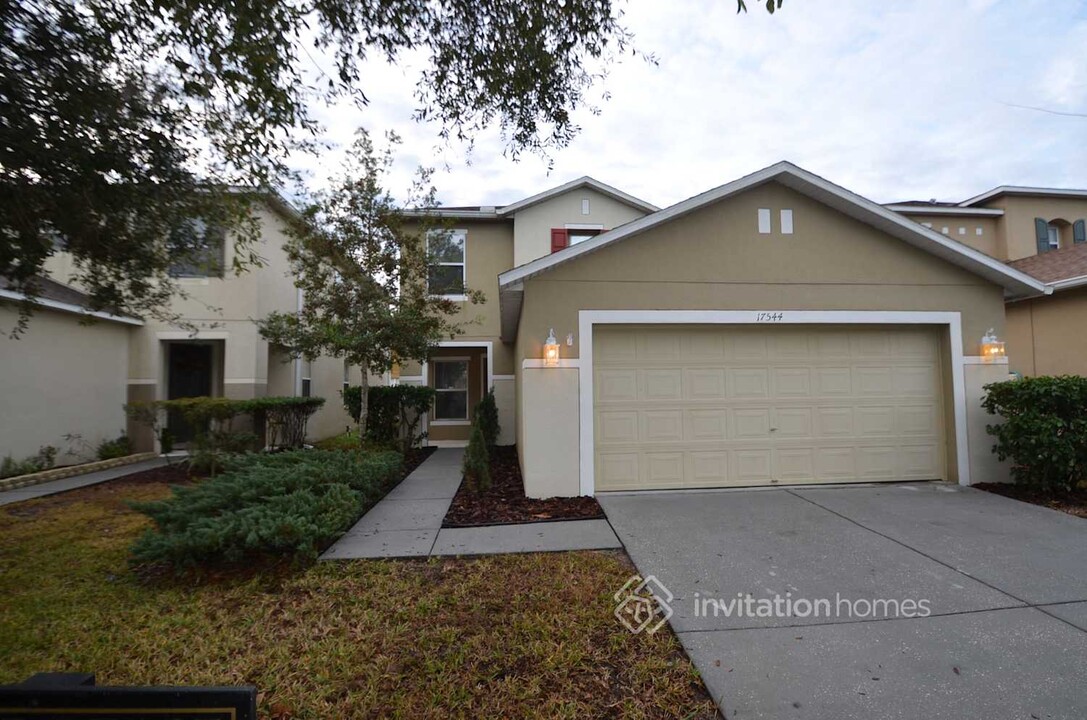 17544 Queensland St in Land O Lakes, FL - Building Photo