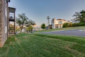 Jayhawk Apartments in Lawrence, KS - Building Photo - Building Photo