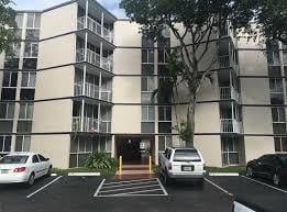 7035 NW 186th St in Hialeah, FL - Building Photo - Building Photo