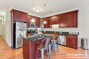 1438 W Belmont Ave, Unit 3 in Chicago, IL - Building Photo