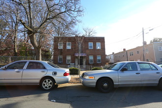 1211 19th St NE in Washington, DC - Foto de edificio - Building Photo