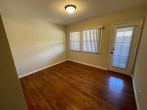 382 N Hollywood Way in Burbank, CA - Foto de edificio - Building Photo