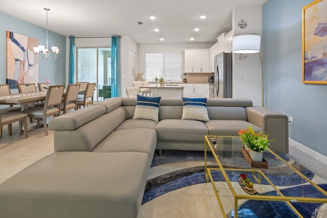 1828 Tropical Palms Cir