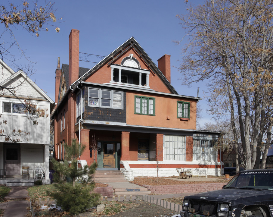 101 W Irvington Pl in Denver, CO - Foto de edificio