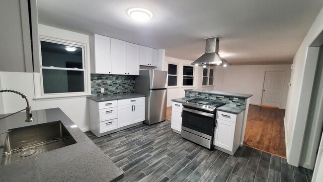 252 N State St, Unit 2FL