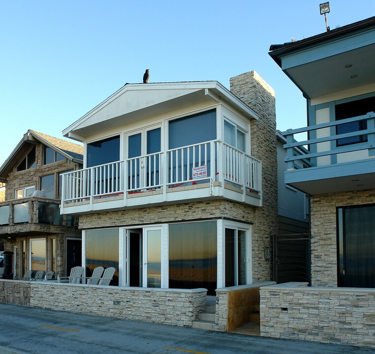 3212 W Oceanfront in Newport Beach, CA - Foto de edificio