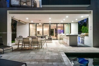 310 SE 11th Ave in Fort Lauderdale, FL - Building Photo - Building Photo