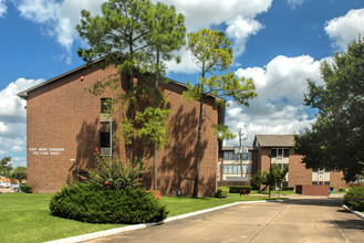 Fort Bend Gardens in Rosenberg, TX - Building Photo - Building Photo