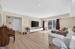 419 Drummers Ln in Wayne, PA - Building Photo