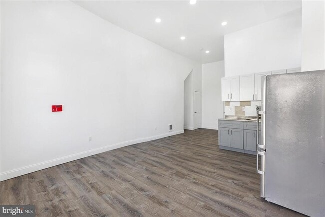 6940 Woodland Ave in Philadelphia, PA - Building Photo - Building Photo