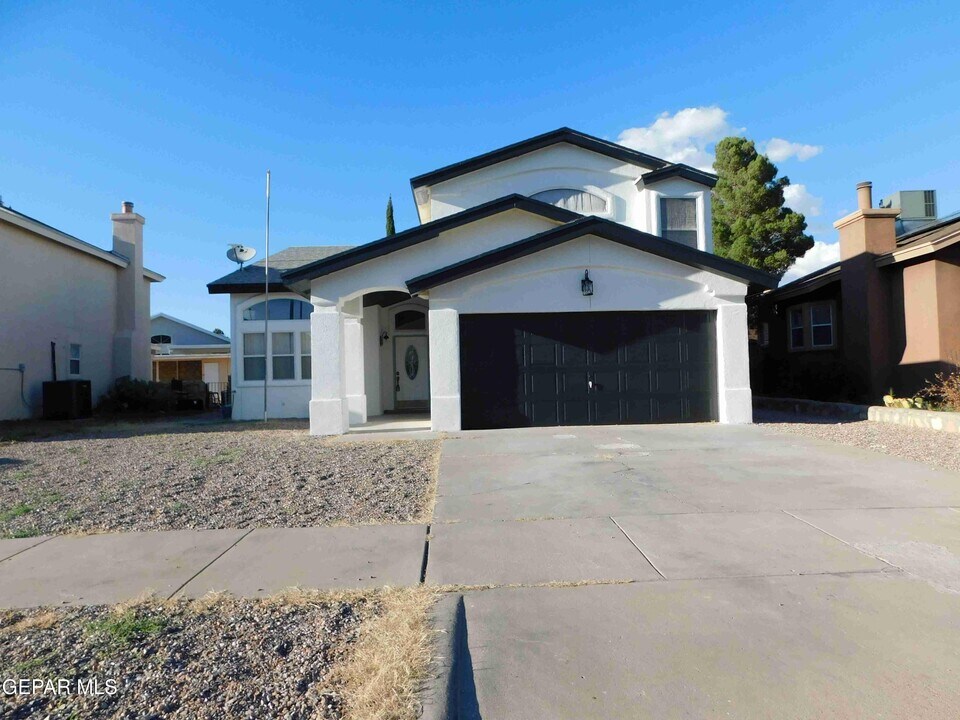5025 Ballinger Dr in El Paso, TX - Foto de edificio