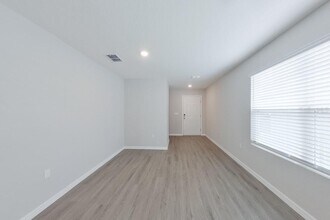 8584 SW 44th Ct in Ocala, FL - Building Photo - Building Photo