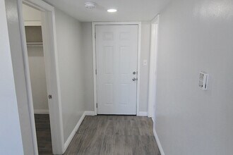 3247 W Century Blvd, Unit 8 in Inglewood, CA - Foto de edificio - Building Photo