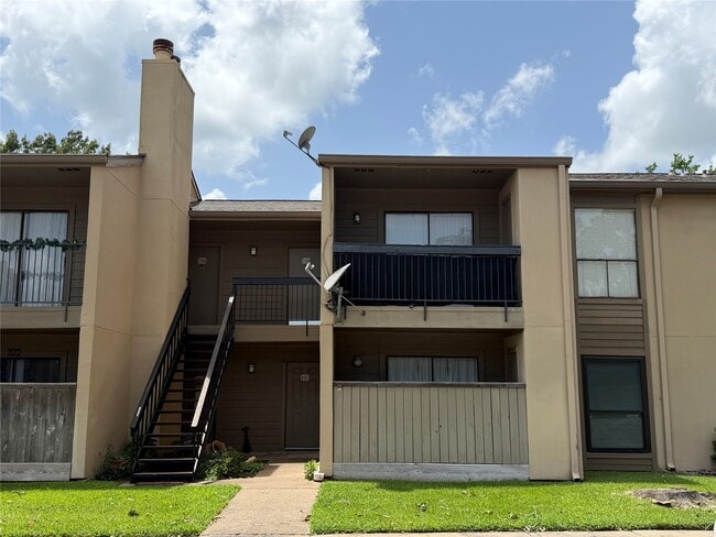 property at 3300 Pebblebrook Dr