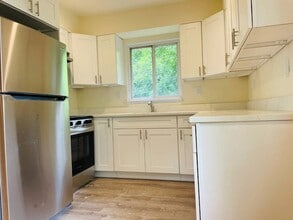 26 Elm Ave in Glen Cove, NY - Building Photo - Building Photo