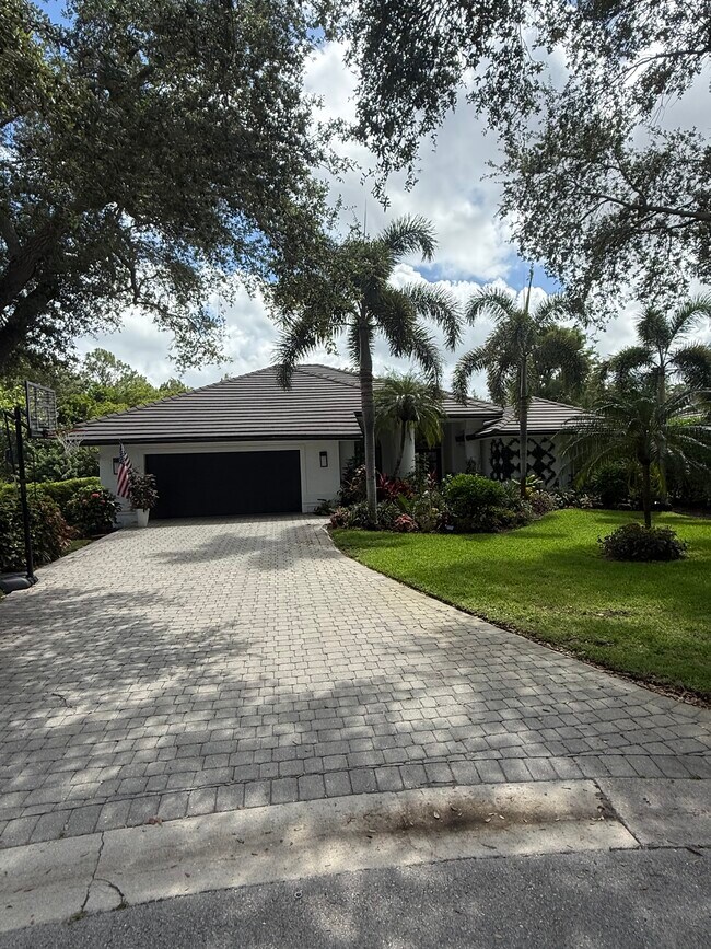 property at 6628 New Haven Cir