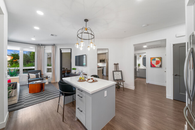 Halcyon House in Costa Mesa, CA - Building Photo - Interior Photo