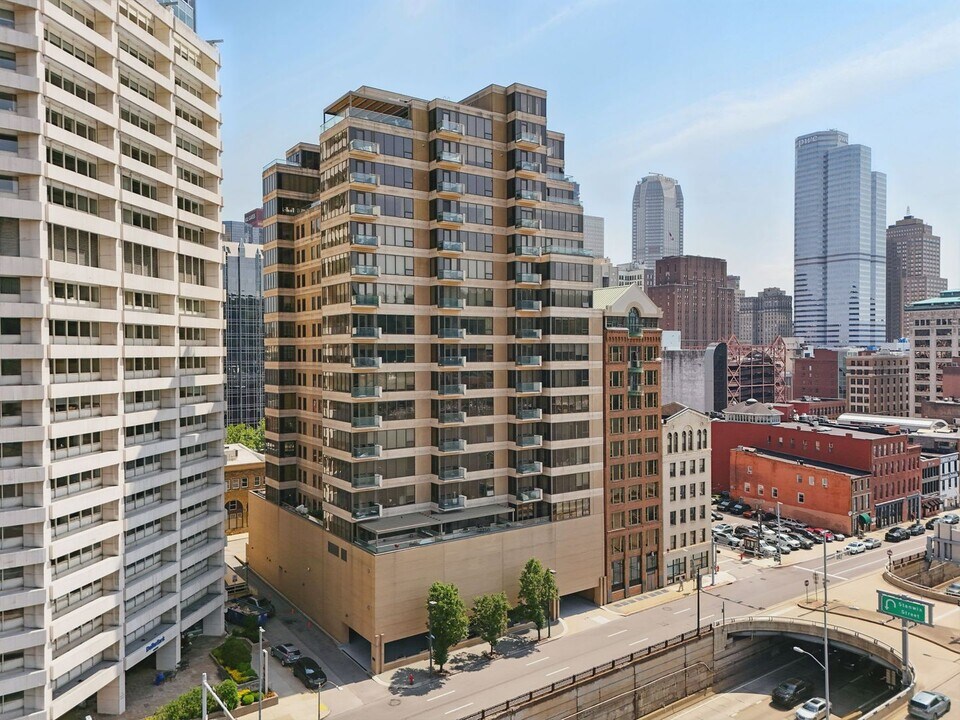 151 Fort Pitt Blvd in Pittsburgh, PA - Building Photo