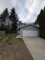 2983 Lowren Loop in Port Orchard, WA - Building Photo