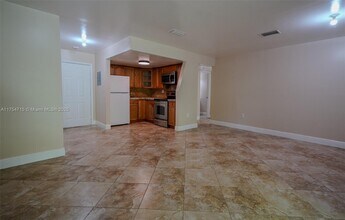 9487 SW 76th St in Miami, FL - Building Photo - Building Photo