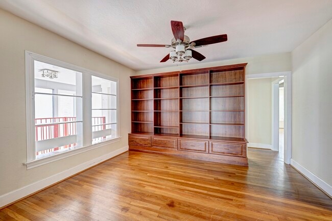 property at 1919 W McKinney St