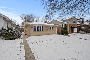 2737 Spruce St in River Grove, IL - Building Photo