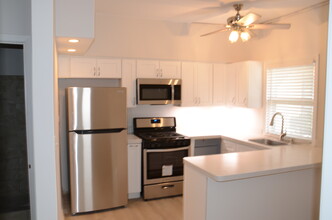 Sunset Ridge Apartments of Glenview in Glenview, IL - Foto de edificio - Building Photo