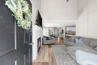 820 Camelon Ct in Alpharetta, GA - Foto de edificio - Building Photo