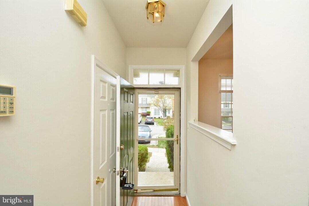 4223 Devonwood Way in Woodbridge, VA - Building Photo
