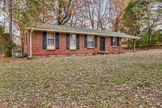 2842 Thrush Dr in Clarksville, TN - Building Photo - Building Photo