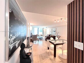 1200 Brickell Bay Dr, Unit 2809 in Miami, FL - Building Photo - Building Photo