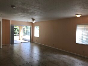 6109 Reynolds St in West Palm Beach, FL - Building Photo - Building Photo