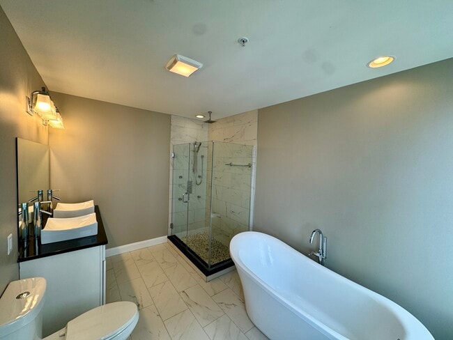 19 W Market St, Unit 402 in Wilkes-Barre, PA - Building Photo - Building Photo