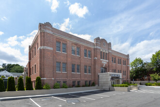 The Woburn Armory in Woburn, MA - Foto de edificio - Other