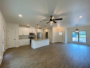 350 Parks Cir in Lufkin, TX - Building Photo - Building Photo